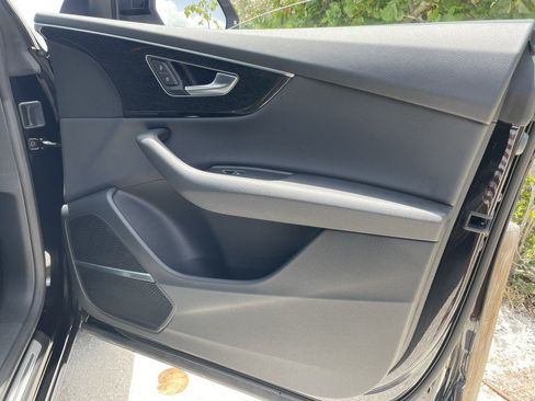Used 2019 Audi Q8 Premium Plus w/ Premium Plus AWD/4WD image 31