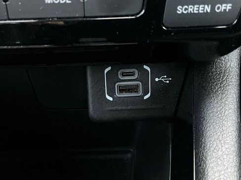 Used 2025 Jeep Compass Limited image 26