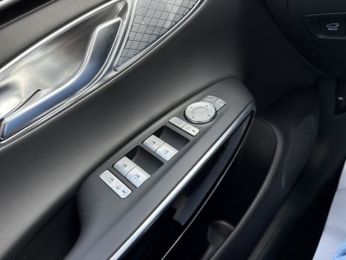 Used 2025 Genesis GV70 2.5T image 16