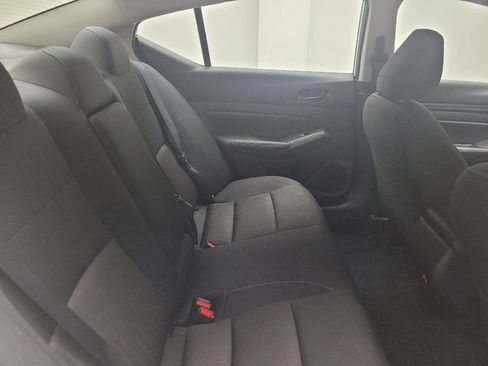 Used 2025 Nissan Altima 2.5 SV FWD image 19