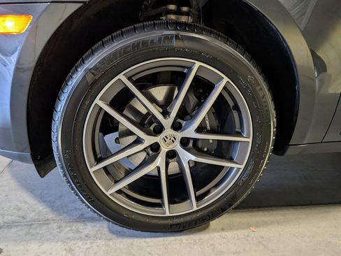 Used 2025 Porsche Macan image 12