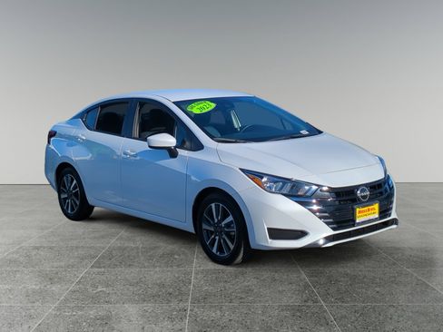 Used 2023 Nissan Versa SV image 7