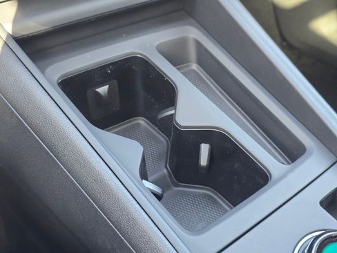 New 2026 Volkswagen Tiguan SE image 36