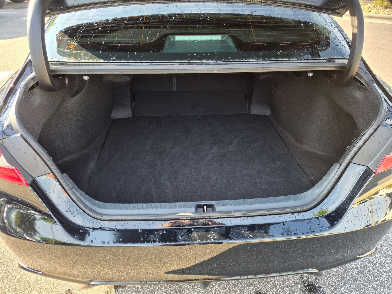 Used 2022 Toyota Camry XSE FWD image 31