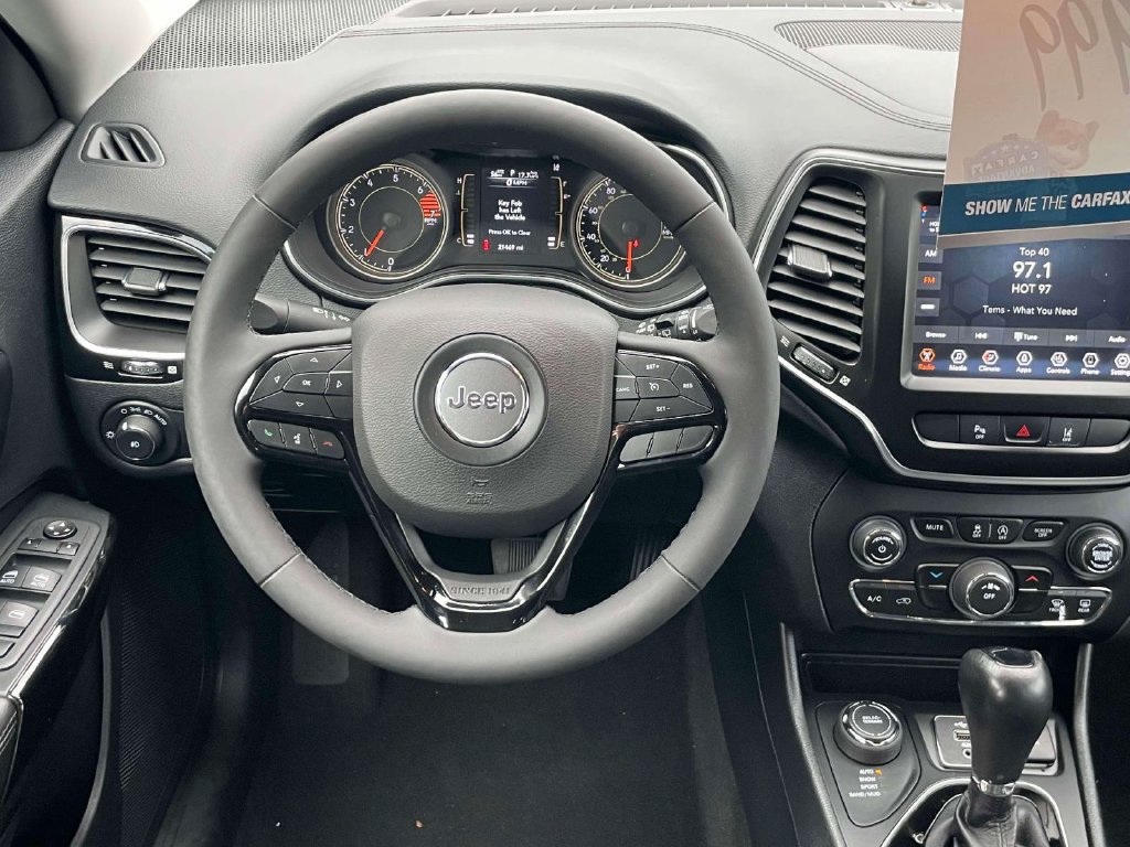 Used 2022 Jeep Cherokee Latitude Plus AWD/4WD image 14
