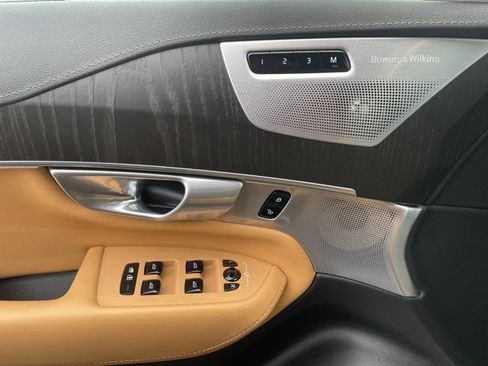 Certified 2024 Volvo XC90 B6 Ultimate w/ Protection Package Premier image 27