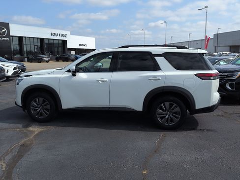 Used 2022 Nissan Pathfinder SV FWD image 4