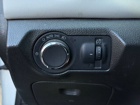 Used 2015 Chevrolet Cruze LT FWD image 4