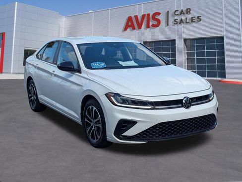 Used 2025 Volkswagen Jetta Sport FWD image 3
