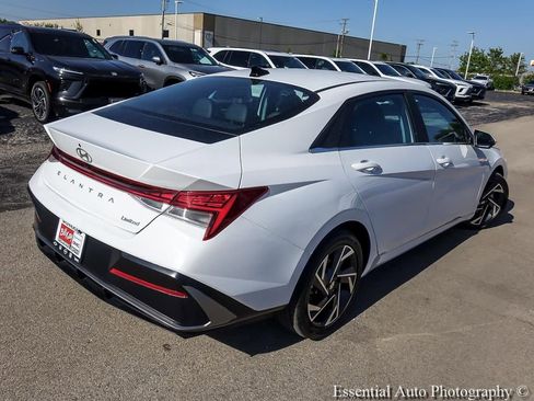 Used 2025 Hyundai Elantra Limited FWD image 9