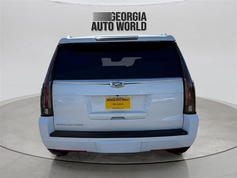 Used 2016 Cadillac Escalade ESV Luxury image 4