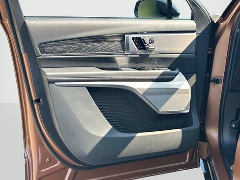 New 2027 Cadillac Vistiq Sport w/ LPO, Floor Liner Package AWD/4WD image 8