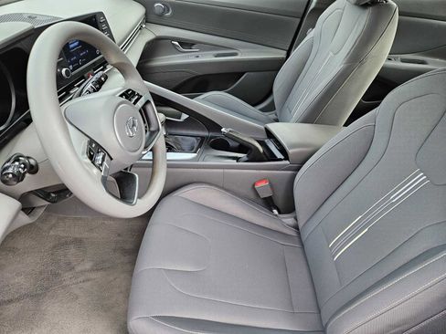 Used 2022 Hyundai Elantra SEL image 12
