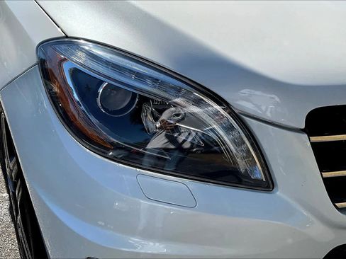 Used 2015 Mercedes-Benz ML 63 AMG 4MATIC image 27