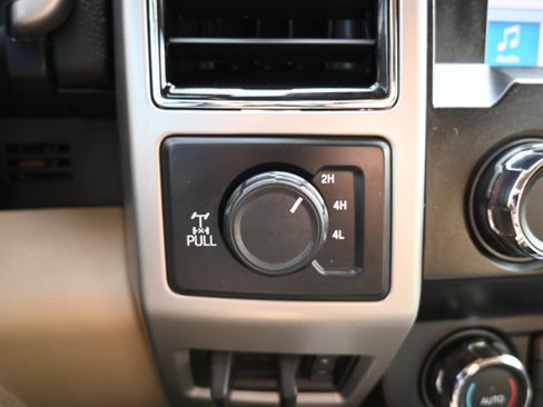 Used 2019 Ford F250 Lariat w/ Lariat Value Package AWD/4WD image 24