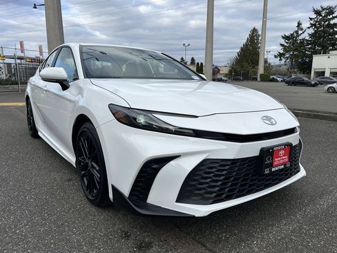 Certified 2025 Toyota Camry SE image 3