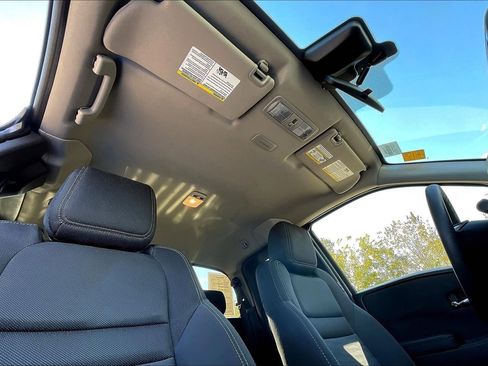 Used 2024 Nissan Frontier SV image 27