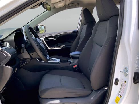 Used 2025 Toyota RAV4 XLE FWD image 8