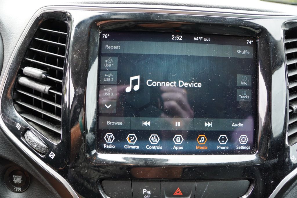 Used 2019 Jeep Cherokee Limited AWD/4WD image 5