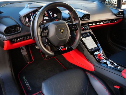 Used 2021 Lamborghini Huracan EVO image 7