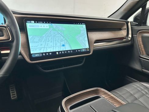 Used 2025 Rivian R1T Premium image 28