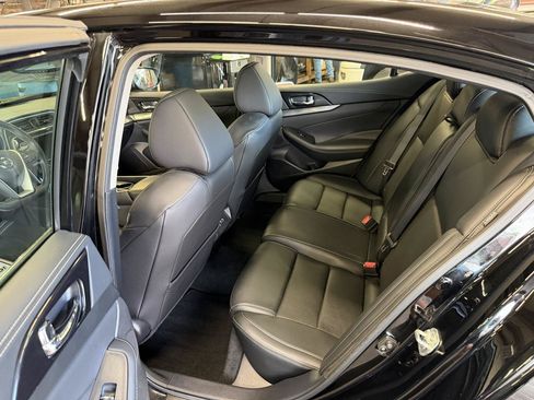Used 2019 Nissan Maxima 3.5 SL w/ Floor Mat Group FWD image 12