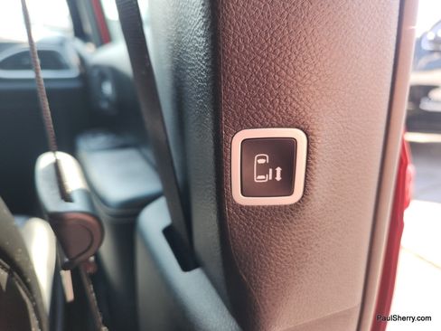 Used 2025 Chrysler Pacifica Select FWD image 52