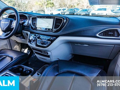 Used 2023 Chrysler Pacifica Touring-L image 27