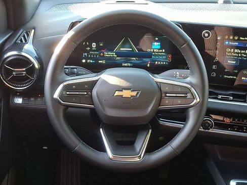 Used 2025 Chevrolet Equinox LT AWD/4WD image 19