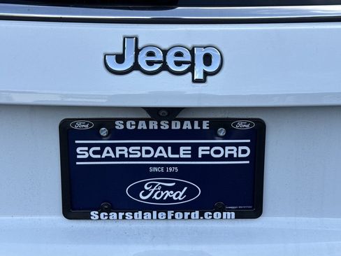 Used 2022 Jeep Compass Latitude w/ Sun and Sound Group AWD/4WD image 39