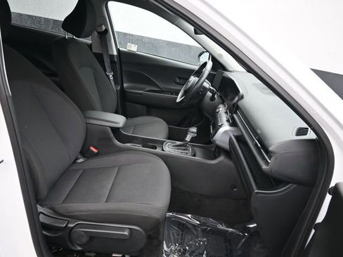 Used 2025 Hyundai Kona SEL image 8
