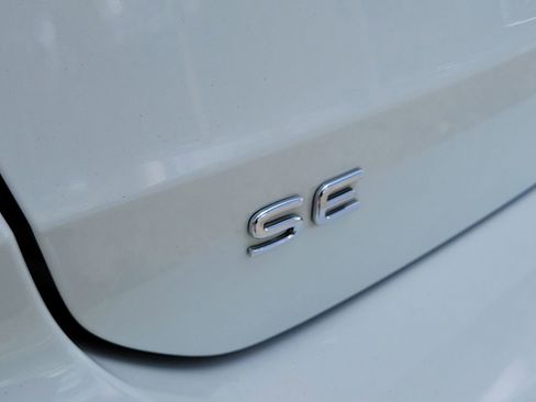 Used 2023 Volkswagen Taos SE FWD image 5