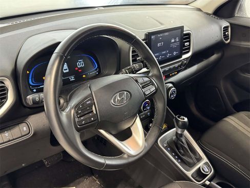 Used 2024 Hyundai Venue SEL image 10