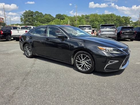 Used 2017 Lexus ES 350 w/ Luxury Package FWD image 4
