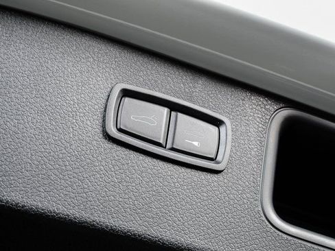 New 2026 Porsche Macan image 33