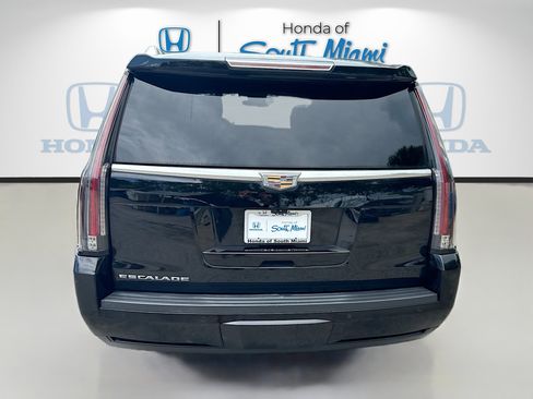 Used 2018 Cadillac Escalade Platinum RWD image 6