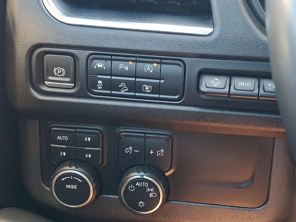 Certified 2023 Chevrolet Suburban High Country AWD/4WD image 25