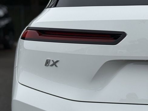 Used 2026 BMW iX xDrive45 w/ Premium Package image 15