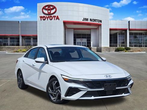 Used 2025 Hyundai Elantra SEL FWD image 1