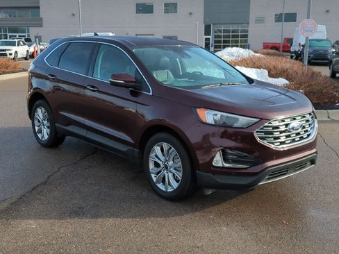 Used 2023 Ford Edge Titanium image 2