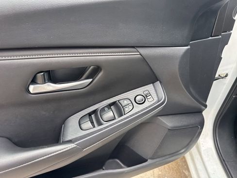 Used 2024 Nissan Sentra SV FWD image 12