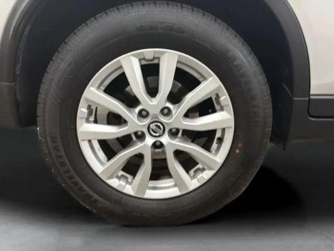 Used 2017 Nissan Rogue SV FWD image 25