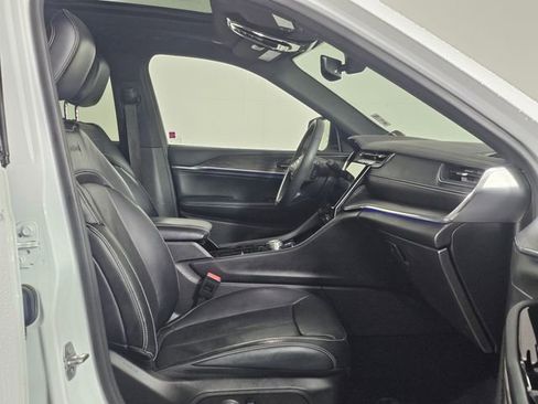 Used 2023 Jeep Grand Cherokee L Overland image 11