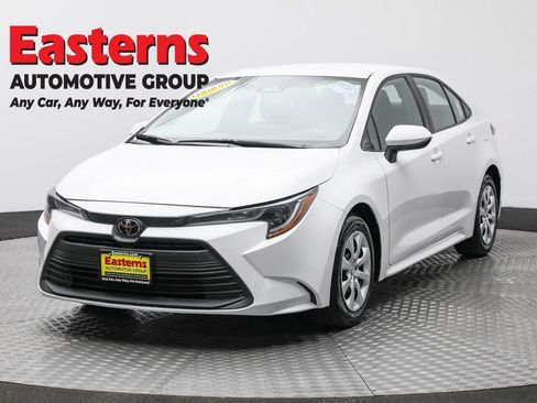 Used 2024 Toyota Corolla LE image 1