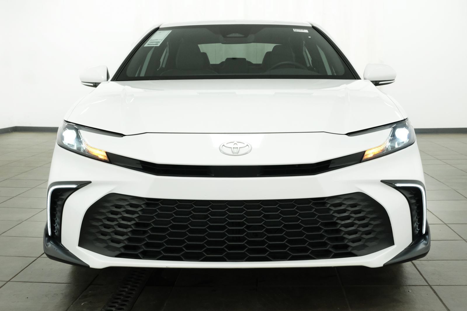 Used 2026 Toyota Camry SE w/ Convenience Package FWD image 7