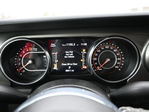 Used 2023 Jeep Gladiator Overland image 9