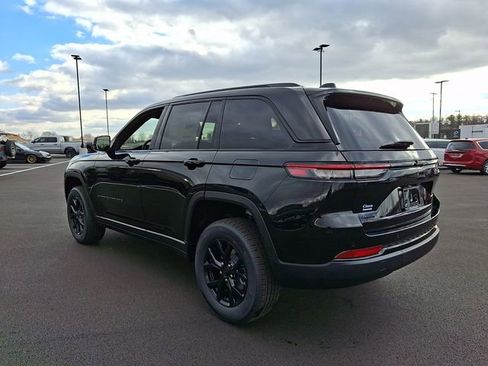 New 2025 Jeep Grand Cherokee Altitude image 5