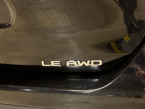 Used 2024 Toyota Highlander LE AWD/4WD image 27