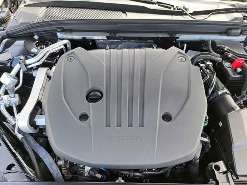 New 2026 Volvo V60 B5 Cross Country Plus w/ Protection Package Premier image 9