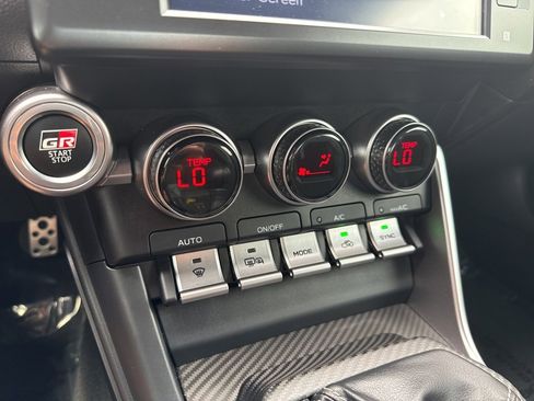 Used 2023 Toyota GR86 Premium w/ ALL Weather Mat Package (TMS) image 16